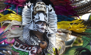 Telpochcalli Coyolxauhqui perform the Ceremonial Aztec Blesssing at Dios de Los Muertos, Day of the Dead, Hollywood Forever Cementary