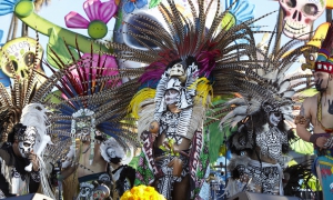 Telpochcalli Coyolxauhqui perform the Ceremonial Aztec Blesssing at Dios de Los Muertos, Day of the Dead, Hollywood Forever Cementary