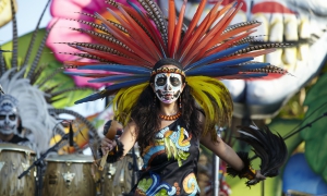 Telpochcalli Coyolxauhqui perform the Ceremonial Aztec Blesssing at Dios de Los Muertos, Day of the Dead, Hollywood Forever Cementary